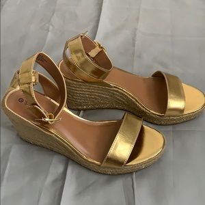 Lilly Pulitzer by Target gold wedges